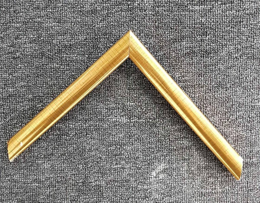 [068-1977] MOULDING-264MTR